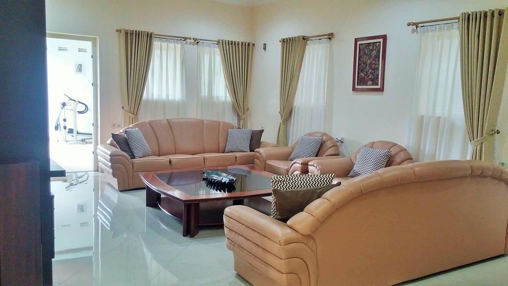 Villa Rumah Ibu Dago Bandung Extérieur photo