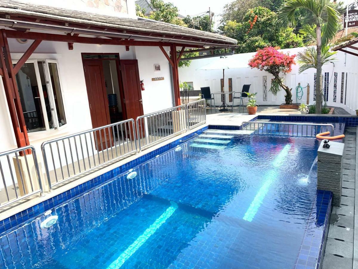 Villa Rumah Ibu Dago Bandung Extérieur photo