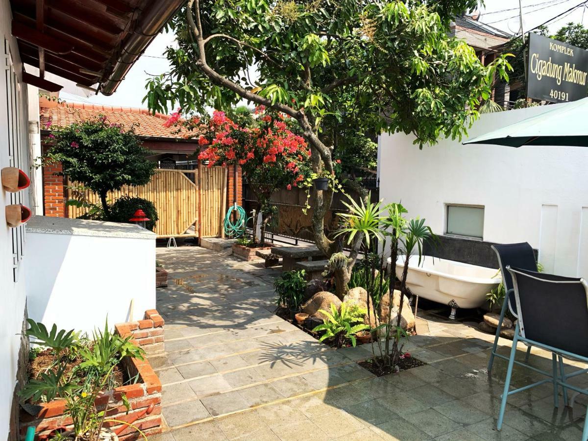 Villa Rumah Ibu Dago Bandung Extérieur photo