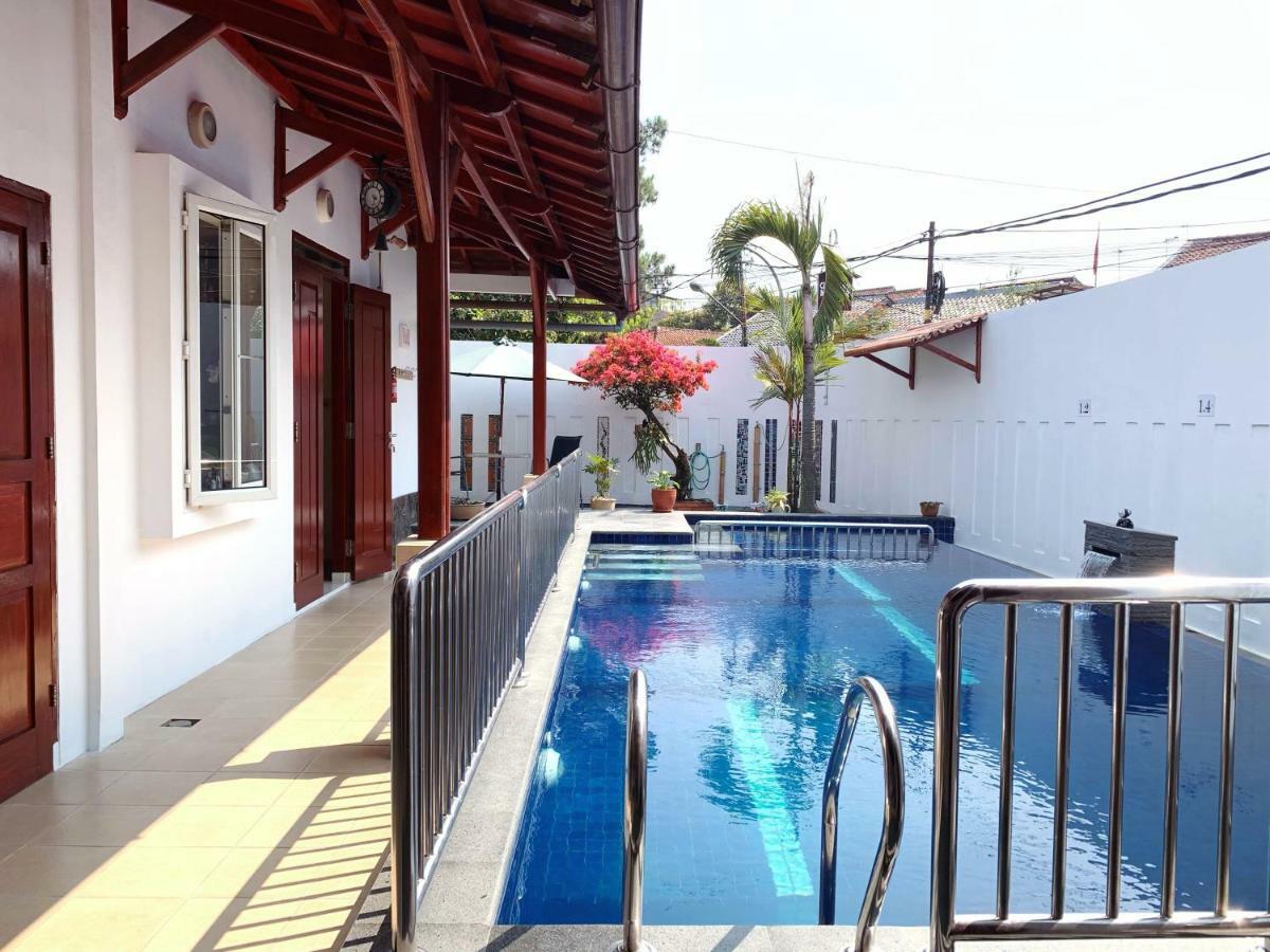 Villa Rumah Ibu Dago Bandung Extérieur photo